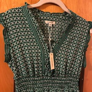 Sleeveless Max Studio Lighweight